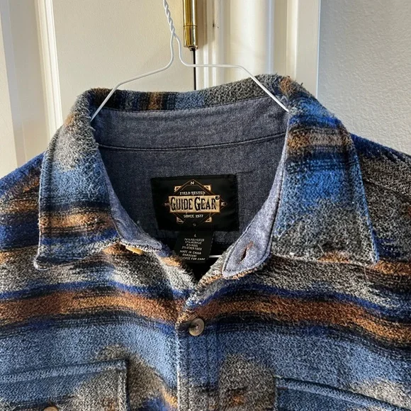 CLEARANCE Men’s L Guide Gear Blue & Gray Aztec Print Button Down Shirt Jacket - Picture 3 of 10